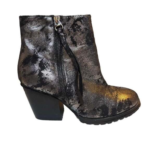 Olivia Miller Shoes - Olivia Miller Festival Footwear Bootie Metallic Tassels Fun Women’s Size 8